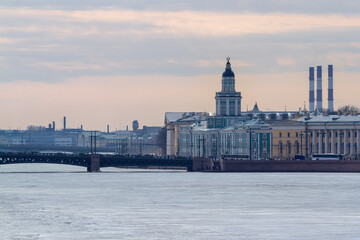 Obraz premium Saint-Petersburg, Russia - March 27, 2021: The Kunstkamera (or Kunstkammer) is the first museum in Russia. Architect Georg Johann Mattarnovy. Neva river. Palace Bridge.