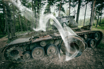 Rauchende Kanone bei einem amerikanischen Panzer erinnert an vergangene Panzerschlachten