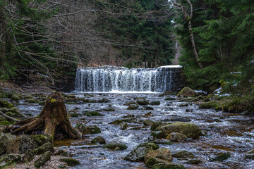 Cascade falls over mossy rocks