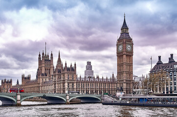 Fototapeta na wymiar view on .parliament and big ben on the thames in london