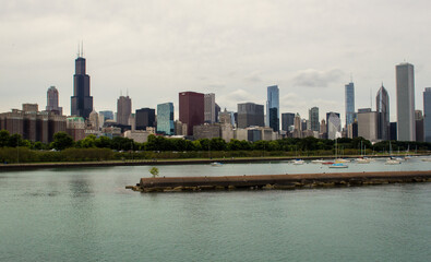 Fototapeta na wymiar Chicago Lakeshore Skyline including Sears Tower and Lake Michigan