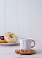 coffee cups and bagels 