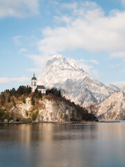 Traunsee im Salzkammergut in Oberoesterreich - Traunsee lake in Upper Austria