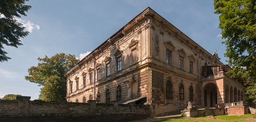 Fototapeta premium The abandoned old palace in Pilica in Poland