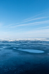 Fototapeta na wymiar 冬の網走市の海岸の流氷
