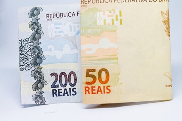 Banknotes of two hundred and fifty reais, totaling two hundred and fifty. Expected amount for emergency aid in Brazil in the year 2021.