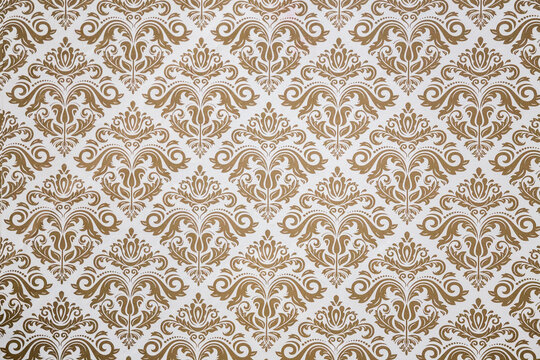 wallpaper with arabesque theme