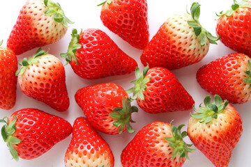 苺の背景素材（白背景）