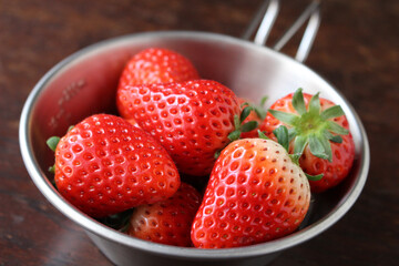 シェラカップに入った苺