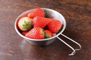 シェラカップに入った苺