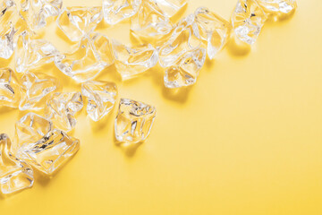 小さな透明の置き物