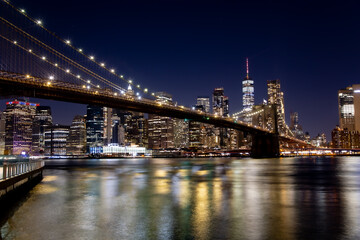 Fototapeta na wymiar Brooklyn bridge at night