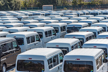 Fototapeta premium 輸出を待つ車両
