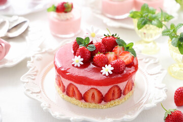 母の日　いちごのムースケーキ　いちごケーキ　いちごムース