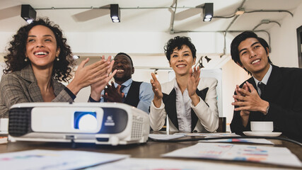 Businessmen and businesswomen Diversity of nationalities Clap your hands are attending the...