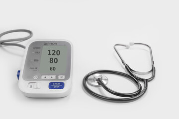 Healthy blood pressure on a monitor and stethoscope on a white