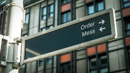 Obraz premium Street Sign Order versus Mess