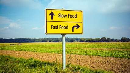 Obraz premium Street Sign Slow versus Fast Food