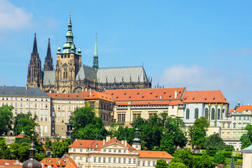Obraz premium View on St. Vitus Cathedral and Prague Castle in Prague