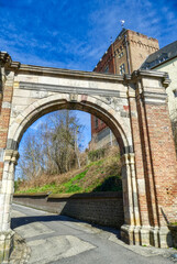 Fototapeta na wymiar Torbogen und historische Burg in Kleve am Niederrhein