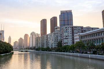 Fototapeta na wymiar Downtown Shanghai Wuson River
