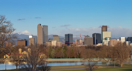 Obraz premium Denver Skyline with Skyscrapers and Construction Cranes