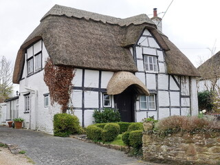 Fototapeta na wymiar traditional english cottage house