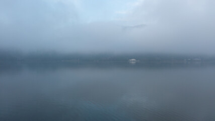 Obraz na płótnie Canvas 福井県三方五湖からの霧の景色 ドローン空撮