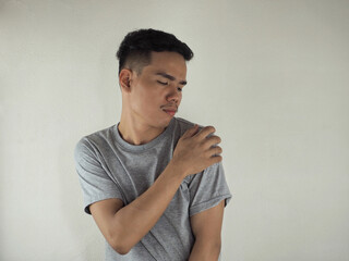 A young man with a shoulder pain