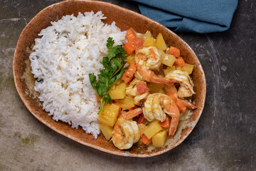 Stir-fried shrimp with curry powder and steamed rice. Thai food
