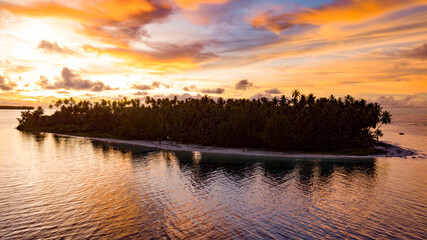 Obraz premium sunset over island