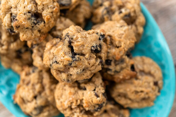 Chewy oatmeal raisin cookies