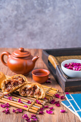 Yunnan Kunming gourmet fresh meat rose cloud leg moon cakes 