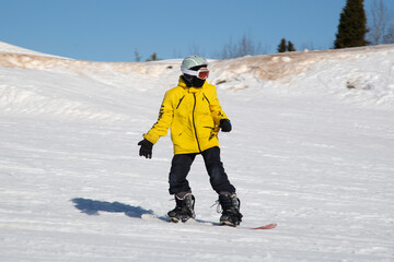 Fototapeta na wymiar A snowboarder on a snowboard. Extreme winter sports.Rest in winter.