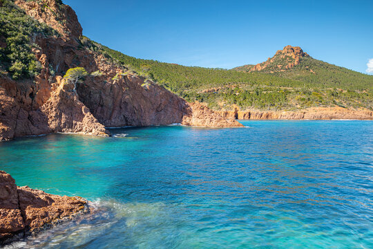 criques du Massif de l'Esterel en Mer M&eacute;diterran&eacute;e , France