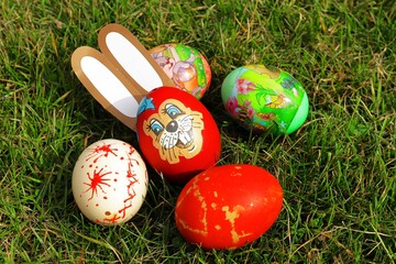 Easter bunny and easter eggs in the grass. Decorated easter eggs.