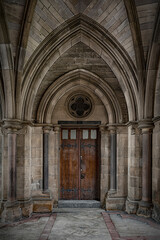 Fototapeta na wymiar Glasgow University Cloisters Doorway