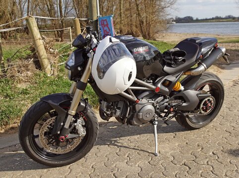 Ducati Monster S 4 916