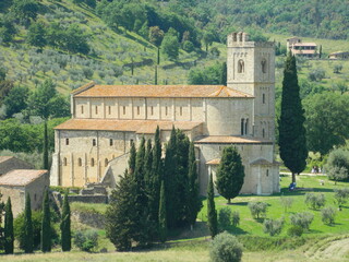 Fototapeta na wymiar аббатство Монте Оливьето