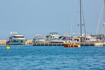 Obraz premium VRSAR, CROATIA - August 11th, 2019: Summer morning in marina in the town of Adriatic sea