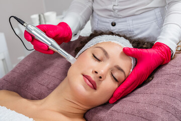 Obraz na płótnie Canvas Beautiful woman receiving microneedling rejuvenation treatment. Mesotherapy.