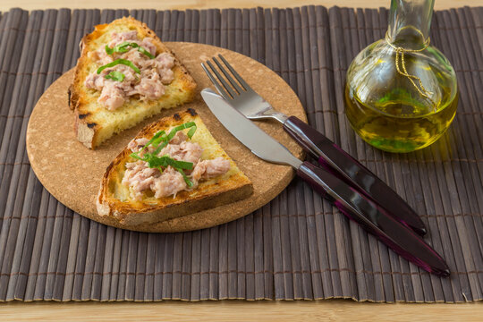 bruschetti con il tonno