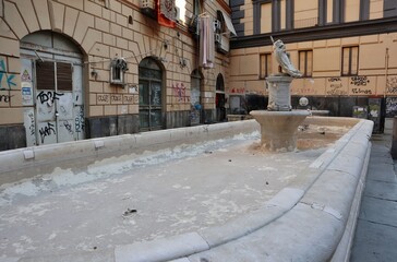 Fototapeta na wymiar Napoli - Fontana della Scapigliata a Piazzetta Forcella