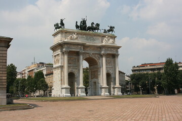 Fototapeta na wymiar Arc de Triomphe Milan