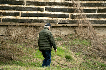 people at the time of the covid outdoors