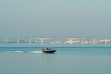 Obraz premium Motorboat plying the water in the Ria de Aveiro in Portugal