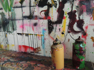 Spray wall Graffite