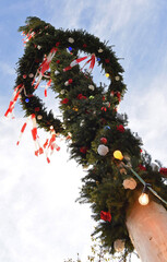 Maiaum-Aufstellen im Salzkammergut, Oberösterreich, Österreich, Europa - Raising the maypole in...