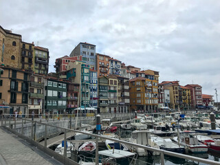Fototapeta na wymiar views of the colored houses in the port of Bermeo.