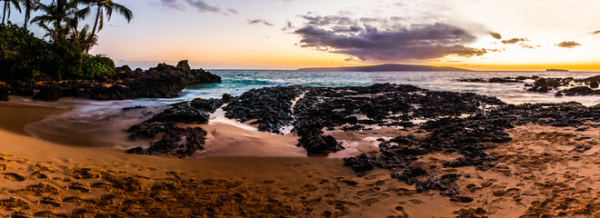 Fototapeta na wymiar Sunset at Paako Cove aka Secret Beach With Kaho'olawe Island in the Distance, Maui, Hawaii, USA